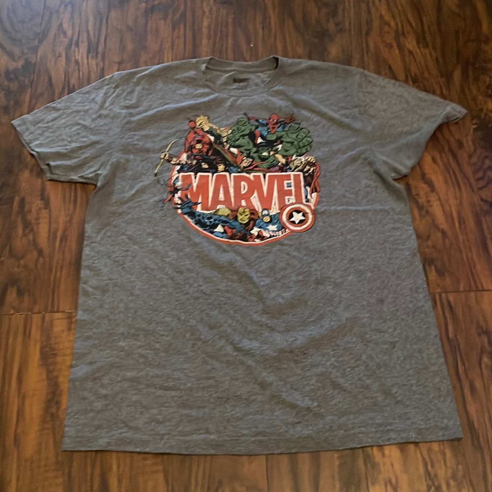 Marvel T-Shirt Mens Large used lightly
